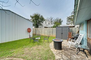 Retro Retreat in Llano w/ Screened Porch!