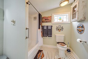 Retro Retreat in Llano w/ Screened Porch!