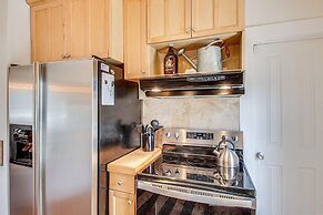 Bright Lawrence Vacation Rental ~ 1 Mi to KU!