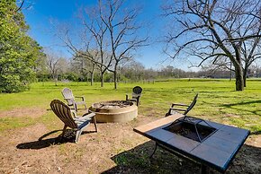 Rusk Retreat w/ Fire Pit, Grill & Countryside View