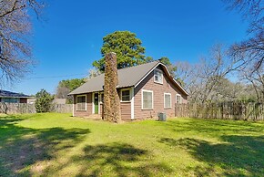Rusk Retreat w/ Fire Pit, Grill & Countryside View