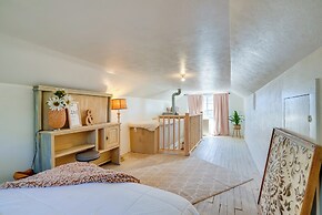 Rusk Retreat w/ Fire Pit, Grill & Countryside View