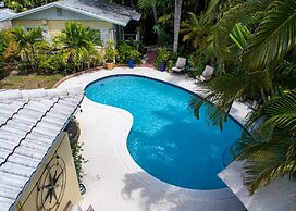 Family Home Heated Pool Victoria Park2BR