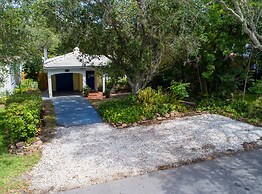 Family Home Heated Pool Victoria Park2BR