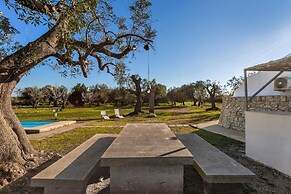 3746 Trullo Mandorlo by Barbarhouse