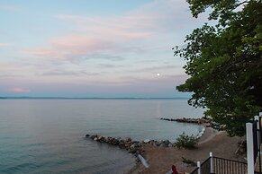 Million Dollar View Bayshore Beach House