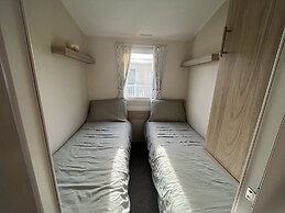 Premium Location - Sleeps 6 - Caravan on The Lakes
