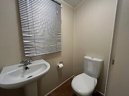 Premium Location - Sleeps 6 - Caravan on The Lakes