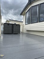 Premium Location - Sleeps 6 - Caravan on The Lakes
