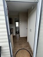 Premium Location - Sleeps 6 - Caravan on The Lakes