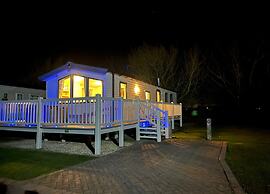 Premium Location - Sleeps 6 - Caravan on The Lakes