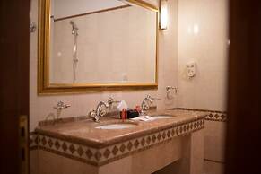 Hotel Golden Palace