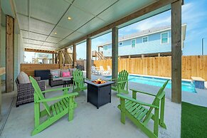 Swinging Easy by Avantstay Private Pool, Firepit, Balcony