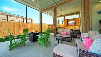 Swinging Easy by Avantstay Private Pool, Firepit, Balcony