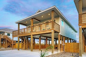 Swinging Easy by Avantstay Private Pool, Firepit, Balcony