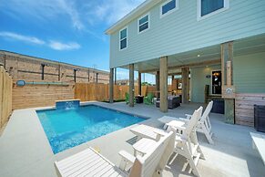 Swinging Easy by Avantstay Private Pool, Firepit, Balcony