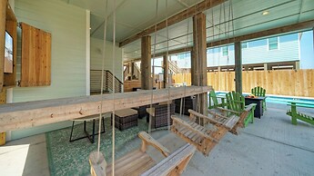Swinging Easy by Avantstay Private Pool, Firepit, Balcony