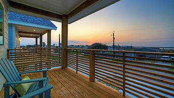 Swinging Easy by Avantstay Private Pool, Firepit, Balcony