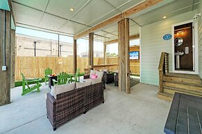 Swinging Easy by Avantstay Private Pool, Firepit, Balcony
