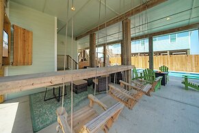 Swinging Easy by Avantstay Private Pool, Firepit, Balcony