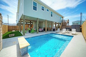 Swinging Easy by Avantstay Private Pool, Firepit, Balcony
