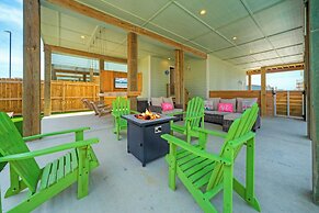 Swinging Easy by Avantstay Private Pool, Firepit, Balcony