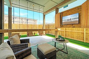Swinging Easy by Avantstay Private Pool, Firepit, Balcony