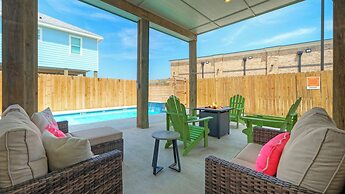 Swinging Easy by Avantstay Private Pool, Firepit, Balcony