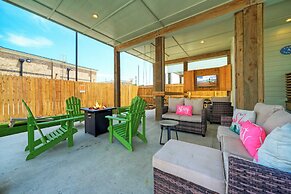 Swinging Easy by Avantstay Private Pool, Firepit, Balcony