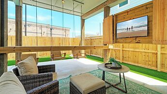Swinging Easy by Avantstay Private Pool, Firepit, Balcony