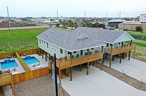 Swinging Easy by Avantstay Private Pool, Firepit, Balcony