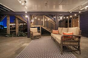 Surfin Dog by Avantstay Coastal Escape w/ Yard!