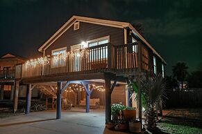 Surfin Dog by Avantstay Coastal Escape w/ Yard!