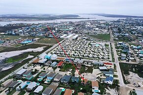 Surfin Dog by Avantstay Coastal Escape w/ Yard!