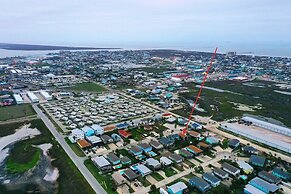 Surfin Dog by Avantstay Coastal Escape w/ Yard!