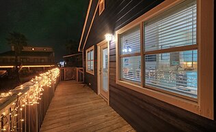 Surfin Dog by Avantstay Coastal Escape w/ Yard!