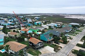 Surfin Dog by Avantstay Coastal Escape w/ Yard!