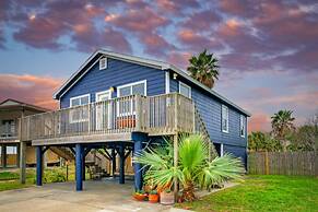 Surfin Dog by Avantstay Coastal Escape w/ Yard!