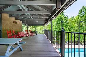 The Wacky Woodpecker by Avantstay Game Room, Private Hot Tub, & Pool A
