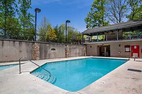 The Wacky Woodpecker by Avantstay Game Room, Private Hot Tub, & Pool A