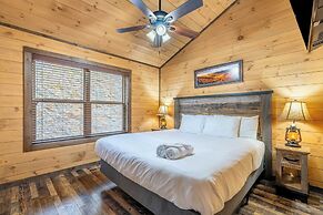 The Wacky Woodpecker by Avantstay Game Room, Private Hot Tub, & Pool A