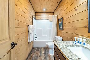 The Wacky Woodpecker by Avantstay Game Room, Private Hot Tub, & Pool A