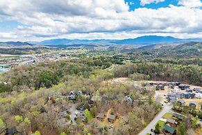 The Wacky Woodpecker by Avantstay Game Room, Private Hot Tub, & Pool A