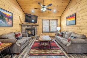 The Wacky Woodpecker by Avantstay Game Room, Private Hot Tub, & Pool A