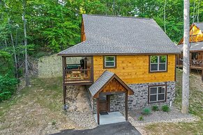 The Wacky Woodpecker by Avantstay Game Room, Private Hot Tub, & Pool A