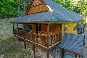 The Wacky Woodpecker by Avantstay Game Room, Private Hot Tub, & Pool A