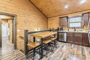 The Wacky Woodpecker by Avantstay Game Room, Private Hot Tub, & Pool A