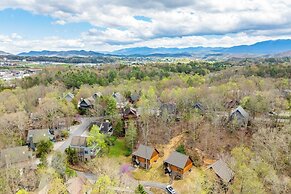 The Wacky Woodpecker by Avantstay Game Room, Private Hot Tub, & Pool A