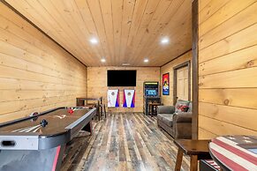 The Wacky Woodpecker by Avantstay Game Room, Private Hot Tub, & Pool A
