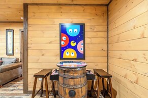 The Wacky Woodpecker by Avantstay Game Room, Private Hot Tub, & Pool A